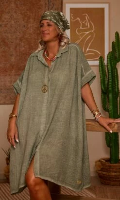 Petite Robe Chemise Sherine Oversize Kaki 12 Petite Robe Chemise Sherine Oversize Kaki -Vêtements Soldes 2024 facetune 13 07 2023 14 32 00