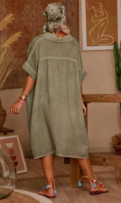 Petite Robe Chemise Sherine Oversize Kaki 11 Petite Robe Chemise Sherine Oversize Kaki -Vêtements Soldes 2024 facetune 13 07 2023 14 32 06