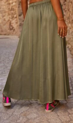 Jupon Ayron Satin Kaki 13 Jupon Ayron Satin Kaki -Vêtements Soldes 2024 facetune 13 10 2023 12 00 30