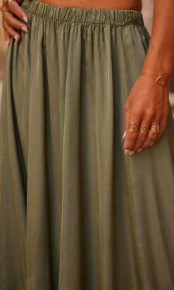 Jupon Ayron Satin Kaki 14 Jupon Ayron Satin Kaki -Vêtements Soldes 2024 facetune 13 10 2023 12 08 01