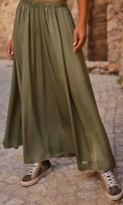 Jupon Ayron Satin Kaki 11 Jupon Ayron Satin Kaki -Vêtements Soldes 2024 facetune 13 10 2023 12 10 39 1