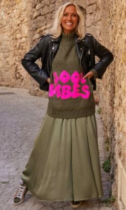 Jupon Ayron Satin Kaki 12 Jupon Ayron Satin Kaki -Vêtements Soldes 2024 facetune 13 10 2023 12 26 00 1