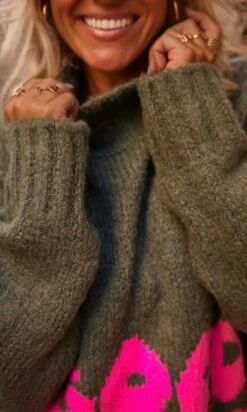 Pull Amaury Kaki Good Vibes Rose Fluo -Vêtements Soldes 2024 facetune 13 10 2023 12 46 16