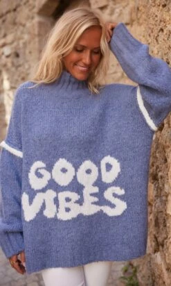 Pull Amaury Bleu Jean Good Vibes Blanc -Vêtements Soldes 2024 facetune 13 10 2023 14 11 21