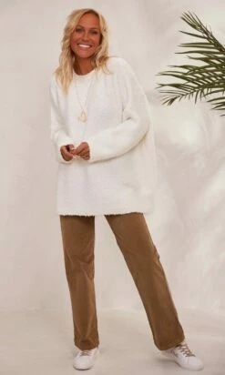 Pantalon Jovan Velours Camel -Vêtements Soldes 2024 facetune 13 11 2023 19 28 09