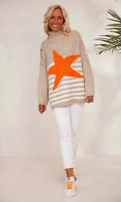 Pull Loann Taupe Marinière Blanc Star Orange Fluo -Vêtements Soldes 2024 facetune 13 11 2023 21 06 04