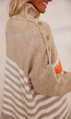 Pull Loann Taupe Marinière Blanc Star Orange Fluo -Vêtements Soldes 2024 facetune 13 11 2023 22 02 19