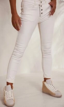 Pantalon Meryl Huilé Blanc Cassé -Vêtements Soldes 2024 facetune 13 11 2023 22 18 08 1