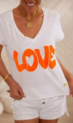 T-Shirt Magda Blanc Love Orange Fluo -Vêtements Soldes 2024 facetune 14 02 2024 10 09 25