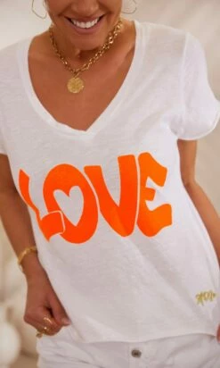 T-Shirt Magda Blanc Love Orange Fluo -Vêtements Soldes 2024 facetune 14 02 2024 10 11 57