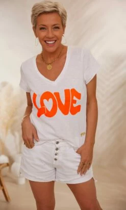 T-Shirt Magda Blanc Love Orange Fluo -Vêtements Soldes 2024 facetune 14 02 2024 10 20 59