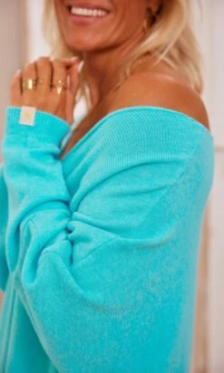 Pull Nestor Oversize Bleu Turquoise -Vêtements Soldes 2024 facetune 14 02 2024 15 24 23