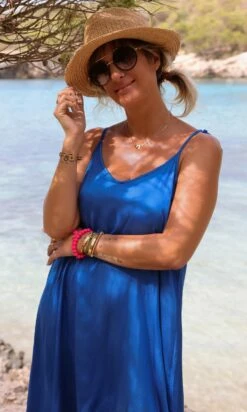 Petite Robe Laly Satin Bleu Electrique -Vêtements Soldes 2024 facetune 14 06 2023 11 04 23