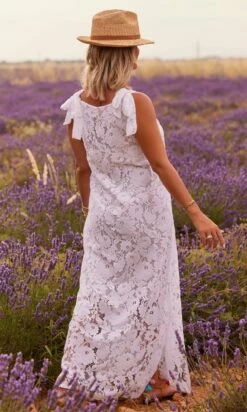 Robe Shannah Dentelle Blanc -Vêtements Soldes 2024 facetune 14 07 2023 14 33 51