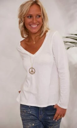 T-Shirt Magda ML Blanc Cassé Angel Heart Or -Vêtements Soldes 2024 facetune 14 11 2023 14 34 25