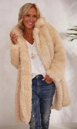 T-Shirt Magda ML Blanc Cassé Angel Heart Or -Vêtements Soldes 2024 facetune 14 11 2023 15 38 32