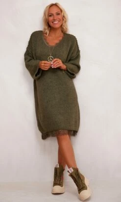 Petite Robe Pull Fanny Kaki -Vêtements Soldes 2024 facetune 14 11 2023 18 35 04