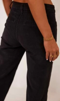 Pantalon Jovan Velours Noir -Vêtements Soldes 2024 facetune 14 11 2023 21 45 57