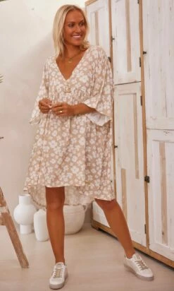 Petite Robe Lucia Oversize Taupe Little Gem 12 Petite Robe Lucia Oversize Taupe Little Gem -Vêtements Soldes 2024 facetune 15 02 2024 11 13 19