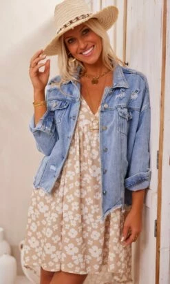 Petite Robe Lucia Oversize Taupe Little Gem 11 Petite Robe Lucia Oversize Taupe Little Gem -Vêtements Soldes 2024 facetune 15 02 2024 11 52 35