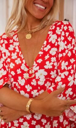 Petite Robe Lucia Oversize Rouge Little Gem 11 Petite Robe Lucia Oversize Rouge Little Gem -Vêtements Soldes 2024 facetune 15 02 2024 12 17 02