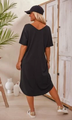 Petite Robe Yanis Ultra-Light Noir -Vêtements Soldes 2024 facetune 15 02 2024 14 42 46