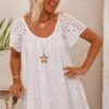 Petite Robe Tess Broderie Blanc -Vêtements Soldes 2024 facetune 15 02 2024 15 53 33