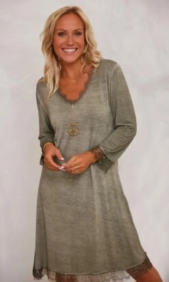 Fond De Robe ML Kaki 13 Fond De Robe ML Kaki -Vêtements Soldes 2024 facetune 15 11 2023 07 45 59