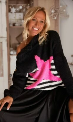 Pull Loann Noir Marinière Blanc Star Rose -Vêtements Soldes 2024 facetune 15 11 2023 10 20 21