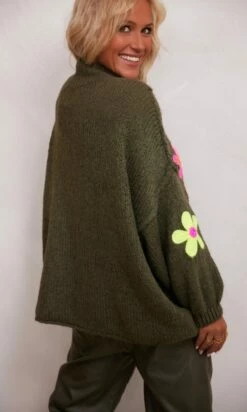 Pull Siméon Kaki Flores -Vêtements Soldes 2024 facetune 15 11 2023 10 33 34