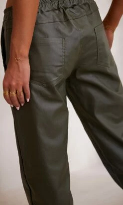 Pantalon Philéas Huilé Kaki -Vêtements Soldes 2024 facetune 15 11 2023 11 26 54