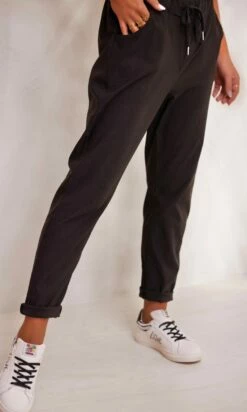 Pantalon Sean Noir -Vêtements Soldes 2024 facetune 15 11 2023 12 50 45