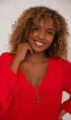 Robe Nuria Plissée Rouge -Vêtements Soldes 2024 facetune 15 11 2023 16 21 45