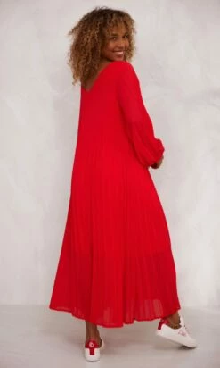Robe Nuria Plissée Rouge -Vêtements Soldes 2024 facetune 15 11 2023 16 33 22