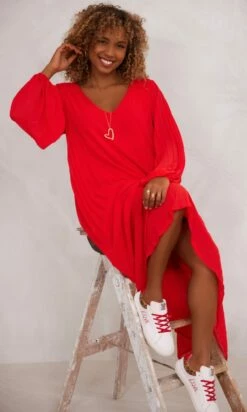 Robe Nuria Plissée Rouge -Vêtements Soldes 2024 facetune 15 11 2023 16 44 47