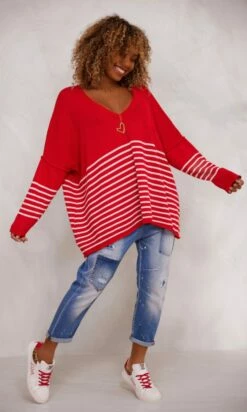 Pull Juliann Oversize Rouge Marinière Blanc -Vêtements Soldes 2024 facetune 15 11 2023 19 48 15