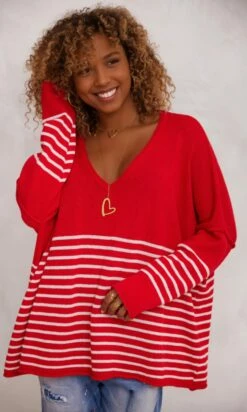 Pull Juliann Oversize Rouge Marinière Blanc -Vêtements Soldes 2024 facetune 15 11 2023 20 02 21