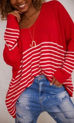 Pull Juliann Oversize Rouge Marinière Blanc -Vêtements Soldes 2024 facetune 15 11 2023 20 14 22