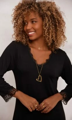 Fond De Robe ML Noir -Vêtements Soldes 2024 facetune 15 11 2023 20 27 24