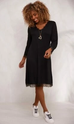 Fond De Robe ML Noir -Vêtements Soldes 2024 facetune 15 11 2023 20 40 24