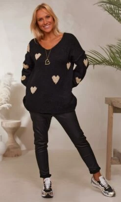 Pull Orso Noir Hearts Or 13 Pull Orso Noir Hearts Or -Vêtements Soldes 2024 facetune 15 12 2023 16 11 01
