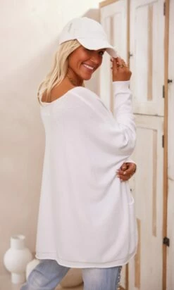 Pull Nestor Oversize Blanc -Vêtements Soldes 2024 facetune 16 02 2024 10 37 29