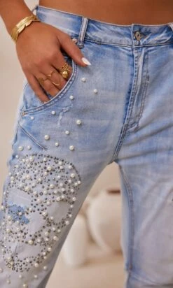 Jean's Daegan -Vêtements Soldes 2024 facetune 16 02 2024 10 56 53