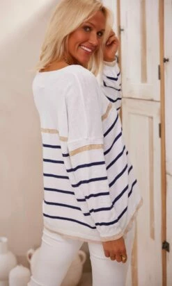 Pull Orson Blanc Rayure Bleu Marine & Or 11 Pull Orson Blanc Rayure Bleu Marine & Or -Vêtements Soldes 2024 facetune 16 02 2024 11 21 42