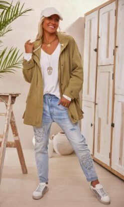 Jean's Daegan -Vêtements Soldes 2024 facetune 16 02 2024 13 00 06 1