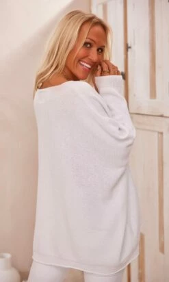 Pull Arsène Oversize Blanc Stars Or -Vêtements Soldes 2024 facetune 16 02 2024 14 33 42