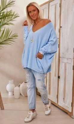 Pull Nestor Oversize Bleu Ciel -Vêtements Soldes 2024 facetune 16 02 2024 15 49 17