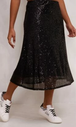 Jupe Lucinda Sequins Noir -Vêtements Soldes 2024 facetune 16 11 2023 10 12 25