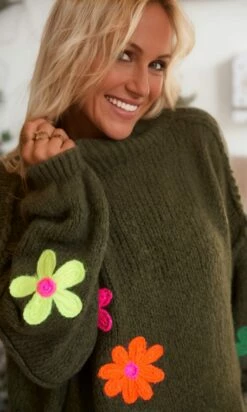 Pull Siméon Kaki Flores -Vêtements Soldes 2024 facetune 16 11 2023 10 12 47