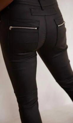 Pantalon Meryl Huilé Noir -Vêtements Soldes 2024 facetune 16 11 2023 11 13 35